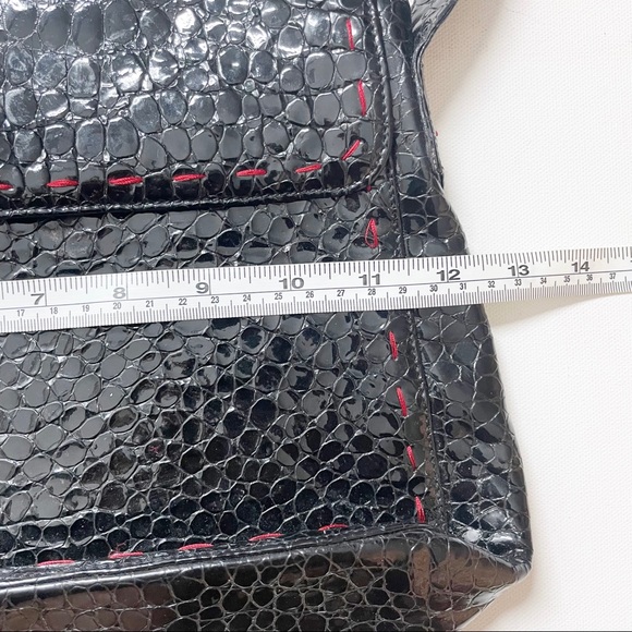 BCBG MAX AZRIA BLACK ITALIAN LEATHER SHOULDER BAG RED STITCHING RED INTERIOR - Picture 10 of 12